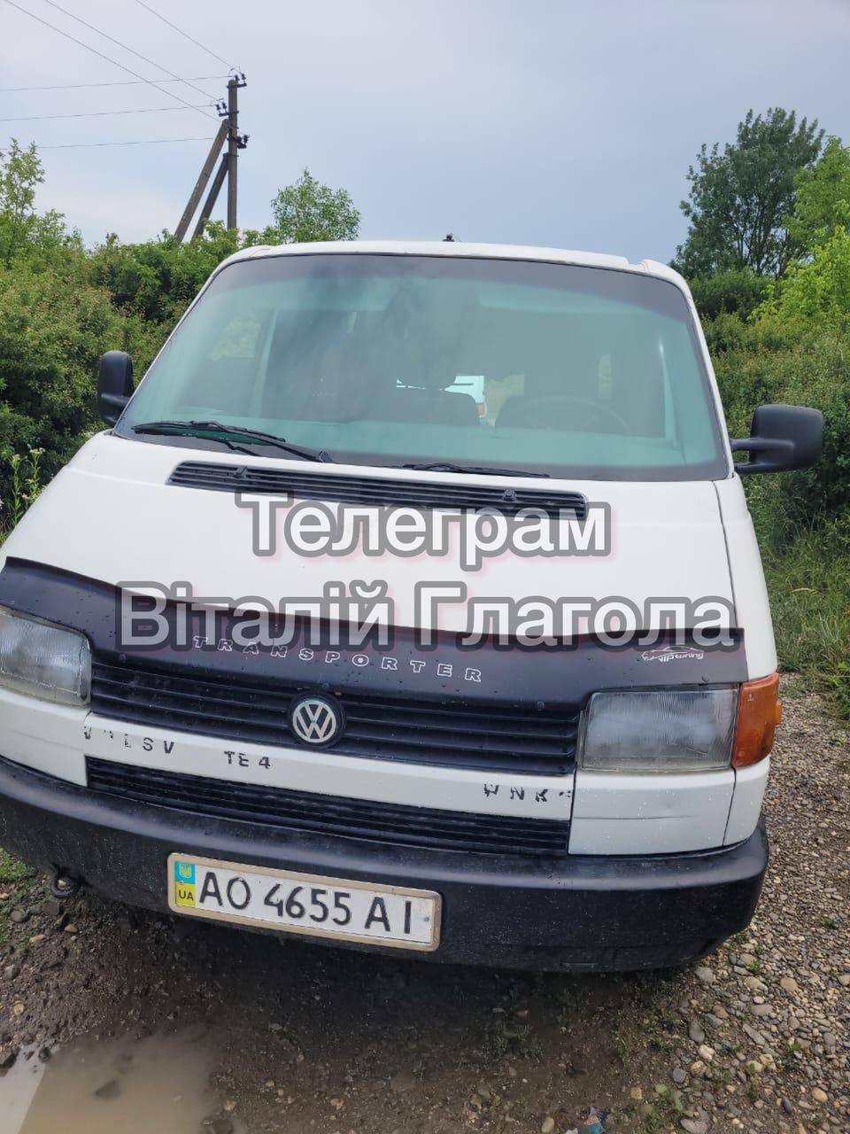 Перерізали огорожу і кинули бус: на Закарпатті 18 людей могли скоїти втечу до Угорщини